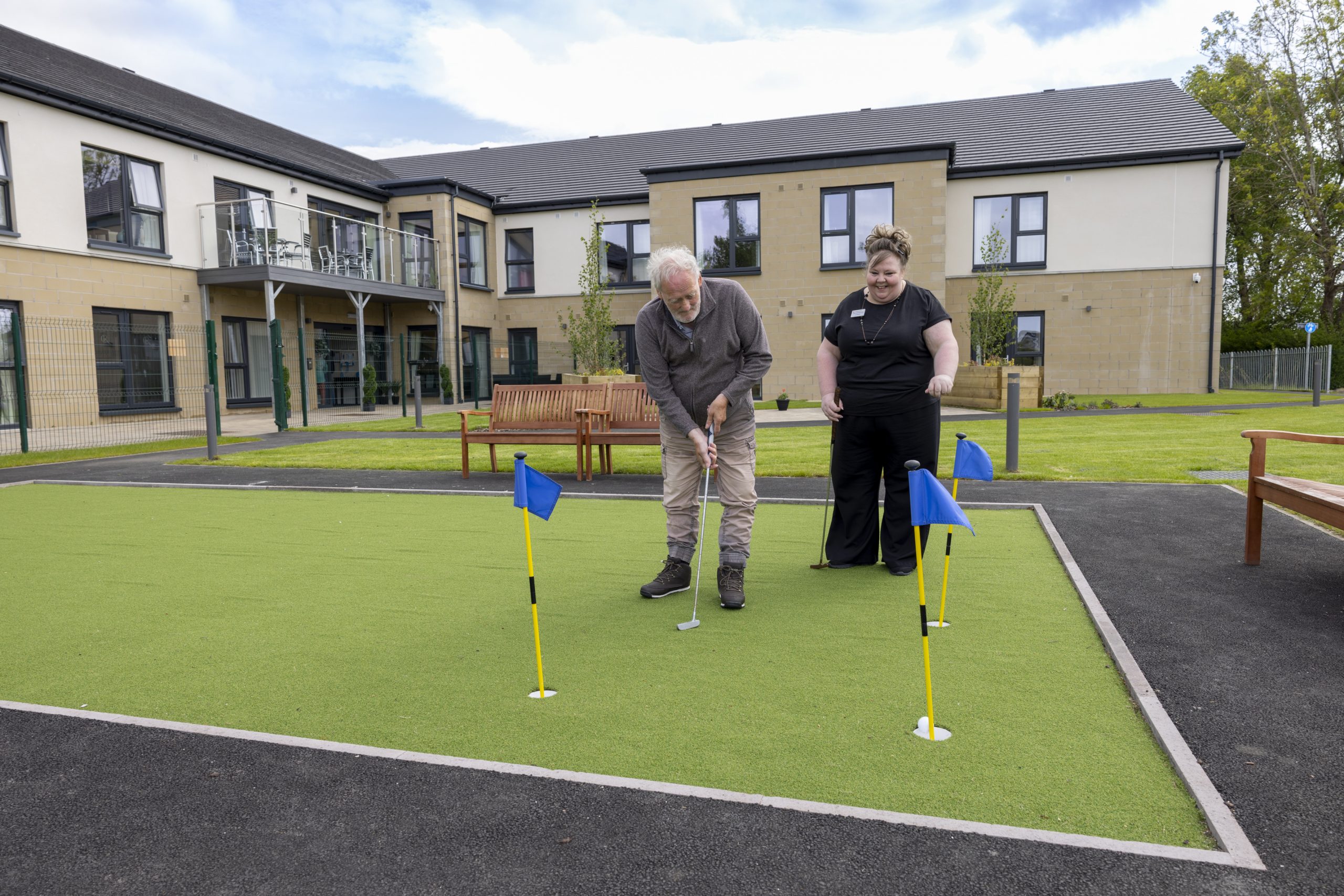 Resident & Staff Enjoying a Game of Putting